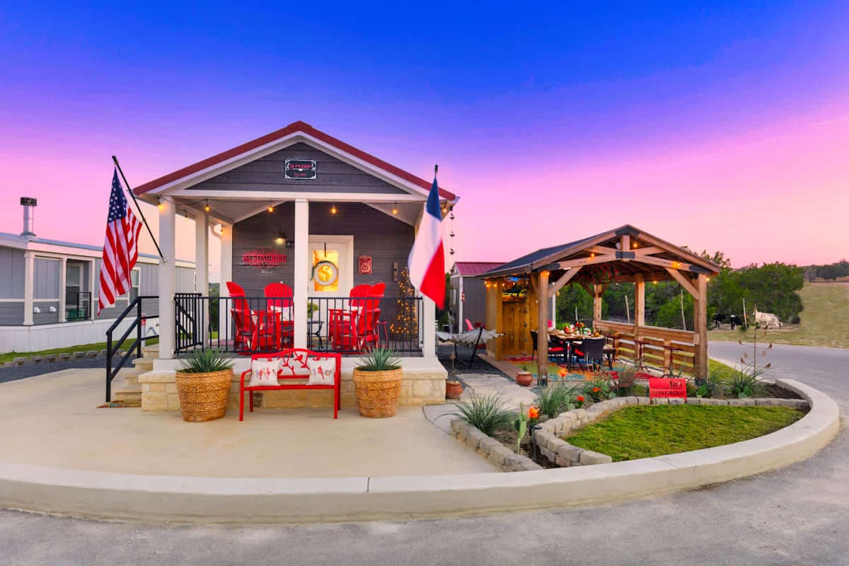My Songbird |Firepit & Sunset Views! in Texas Hill Country - main photo