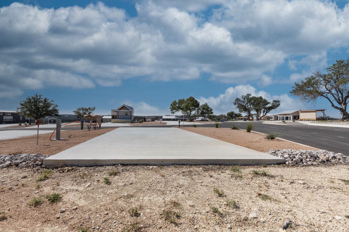 RV Site 275 – concrete pad and surroundings