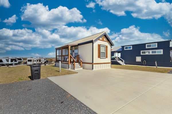 The Waylon | Private Porch & Propane Grill in Texas Hill Country - photo 1