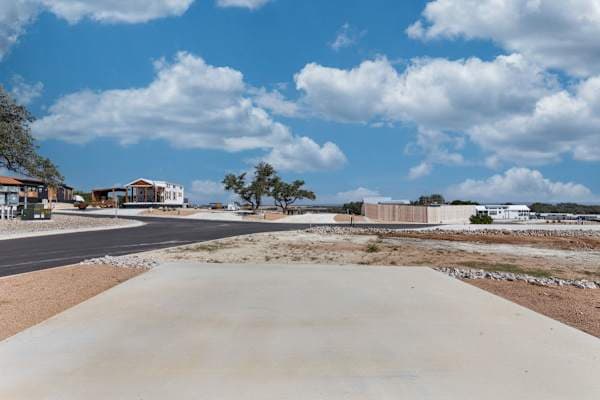 RV Site 275 – concrete pad and surroundings