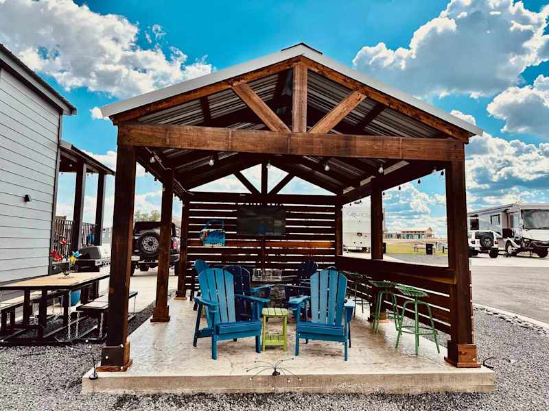 Comfortably Numb 223 | Firepit & Outdoor Lounge