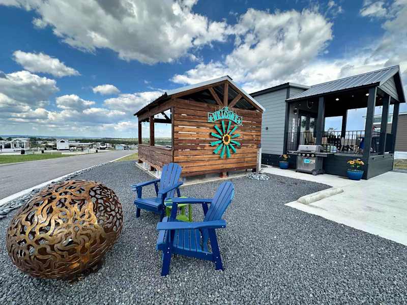 Comfortably Numb 223 | Firepit & Outdoor Lounge