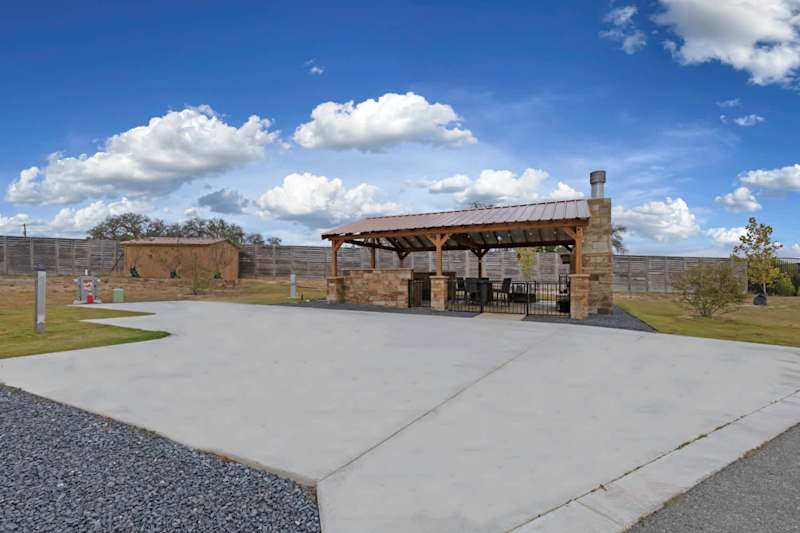 Firefly - Executive RV Site 058 - Outdoor Kitchen!