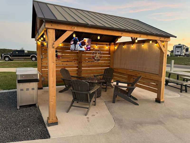 Firefly - Executive RV Site 111 - Pull-Through!