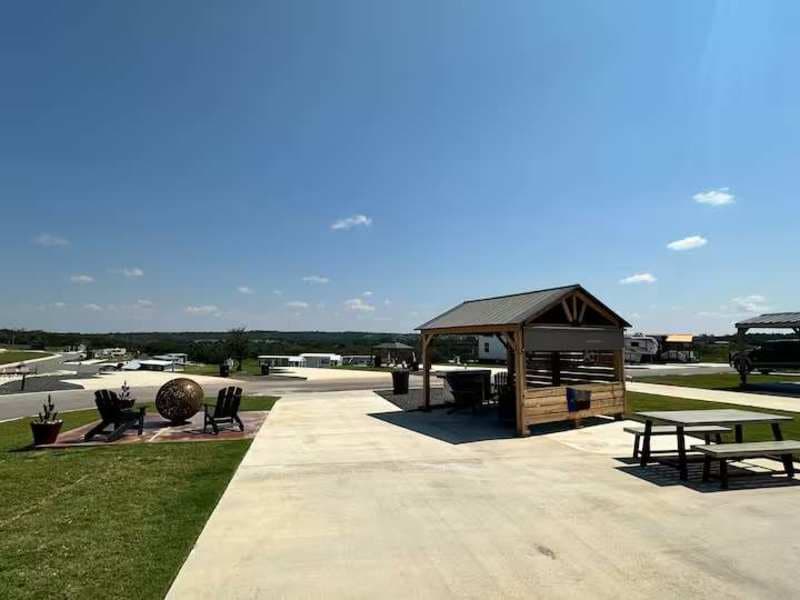 Firefly - Executive RV Site 111 - Pull-Through!