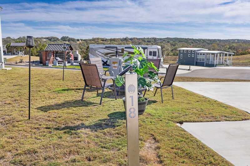Firefly - Premier RV Site 018 - Outdoor Firepit!