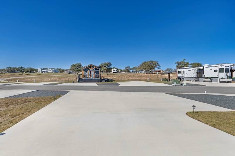 Firefly - Premier RV Site 018 - Outdoor Firepit!