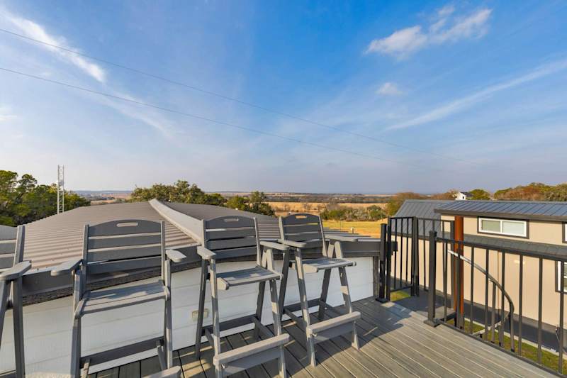 Hey Good Lucken | Beautiful Rooftop Deck