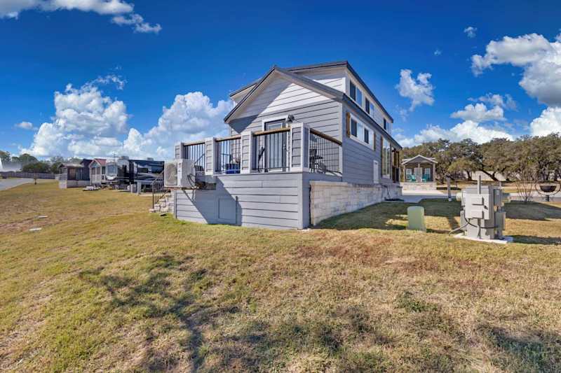 Charming Chayil Cottage | Sleeps 6!