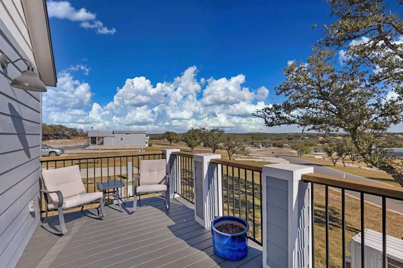 Charming Chayil Cottage | Sleeps 6!