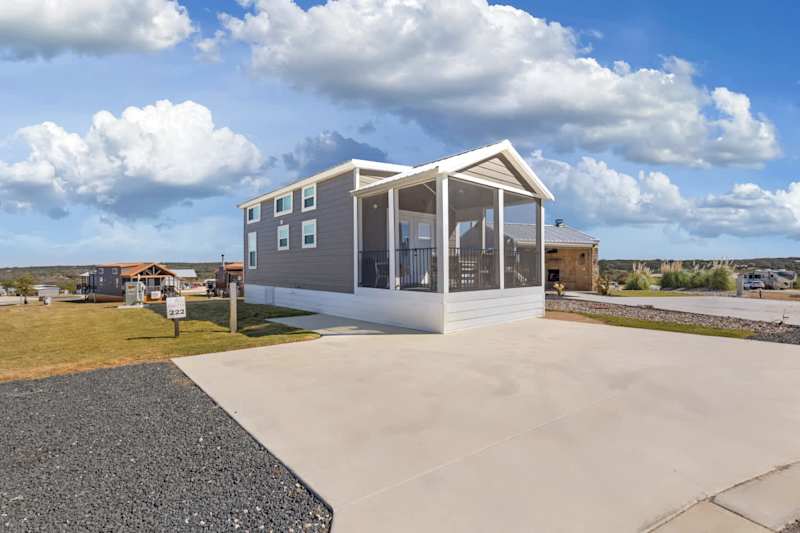 Twin Rivers - ArtHaus|Fireplace & Covered Porch