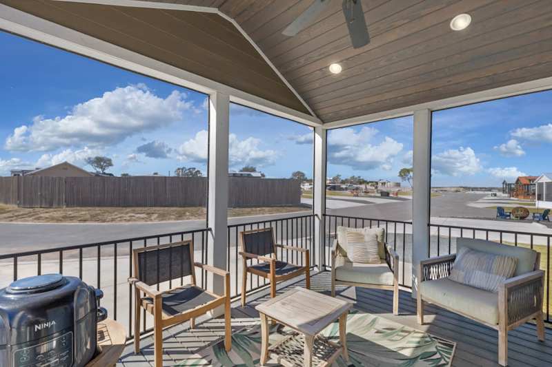 Twin Rivers - ArtHaus|Fireplace & Covered Porch