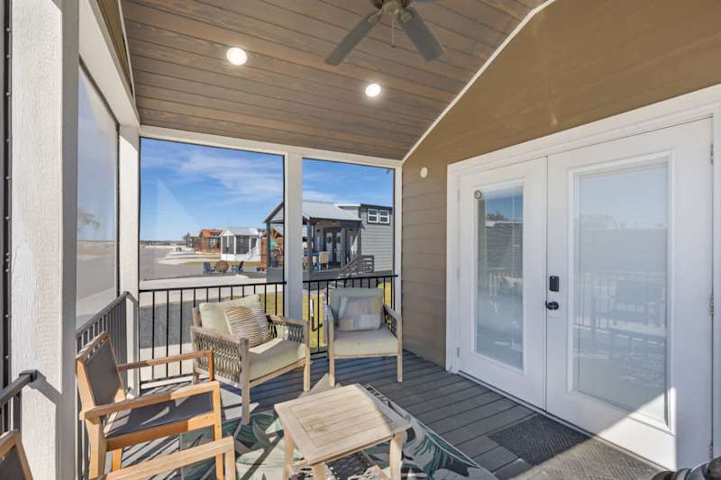 Twin Rivers - ArtHaus|Fireplace & Covered Porch