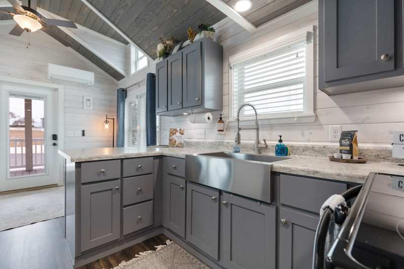 Little Blue Haus with Hot Tub!
