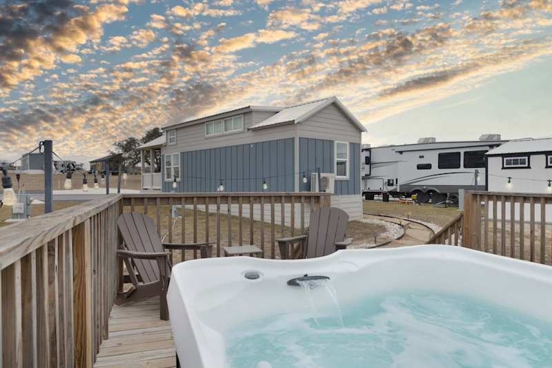 Little Blue Haus with Hot Tub!