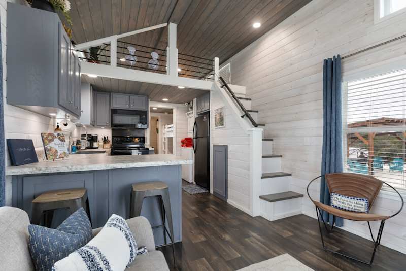 Little Blue Haus with Hot Tub!