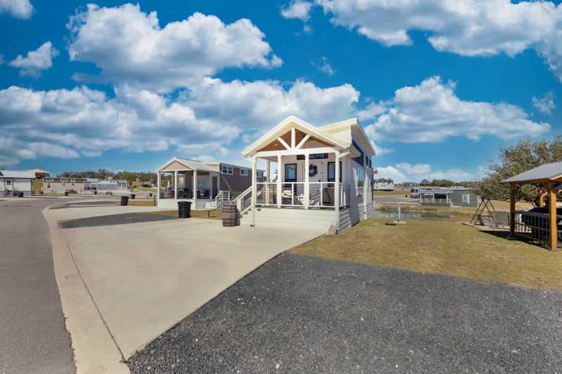 TXFirefly88 | Two Porches, Picnic Table