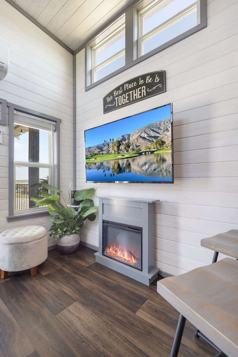 The Grape Escape | Indoor Fireplace, BBQ, King Bed