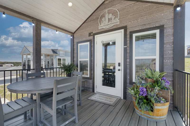 The Grape Escape | Indoor Fireplace, BBQ, King Bed