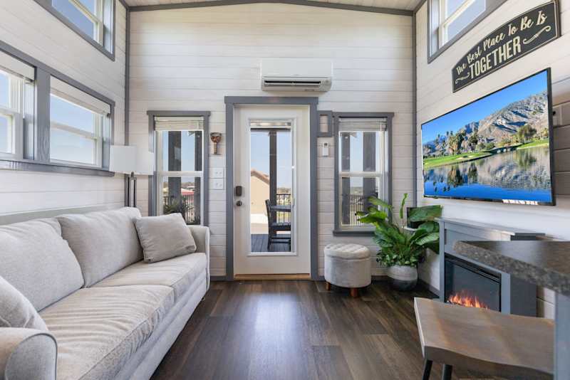 The Grape Escape | Indoor Fireplace, BBQ, King Bed