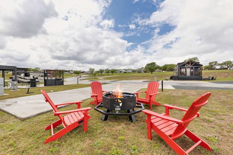 Firefly - Premier RV Site 017 - Outdoor Firepit!