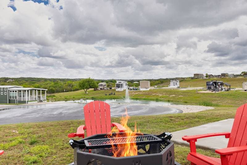 Firefly - Premier RV Site 017 - Outdoor Firepit!