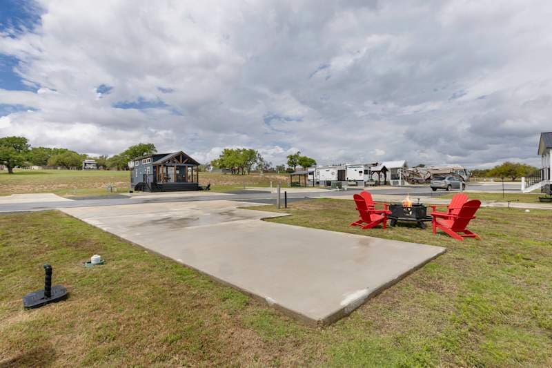 Firefly - Premier RV Site 017 - Outdoor Firepit!