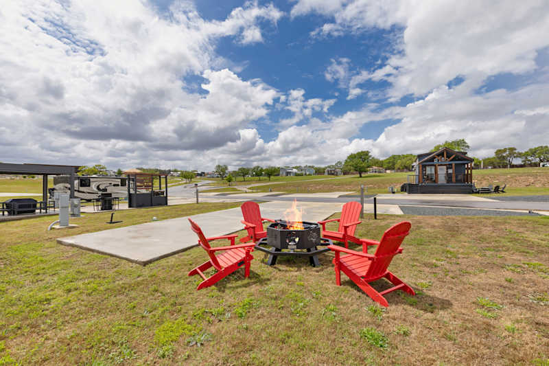 Firefly - Premier RV Site 017 - Outdoor Firepit!