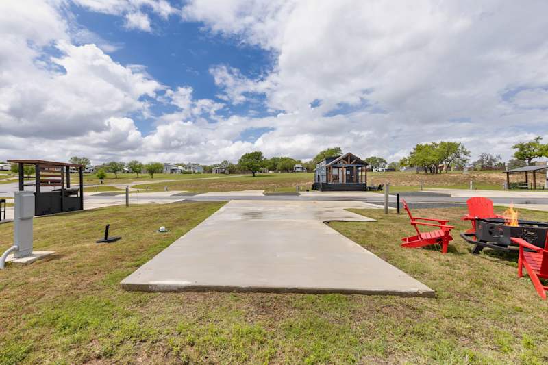 Firefly - Premier RV Site 017 - Outdoor Firepit!