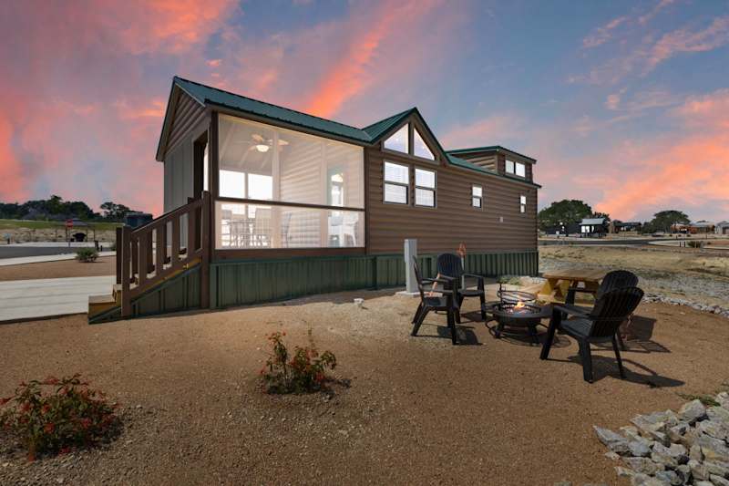 Firelight Cabin | Loft + 2 Baths | Sleeps 8