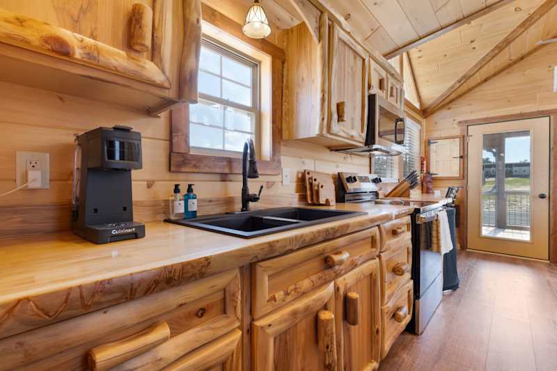 Firelight Cabin | Loft + 2 Baths | Sleeps 8