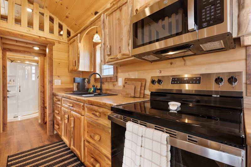 Firelight Cabin | Loft + 2 Baths | Sleeps 8