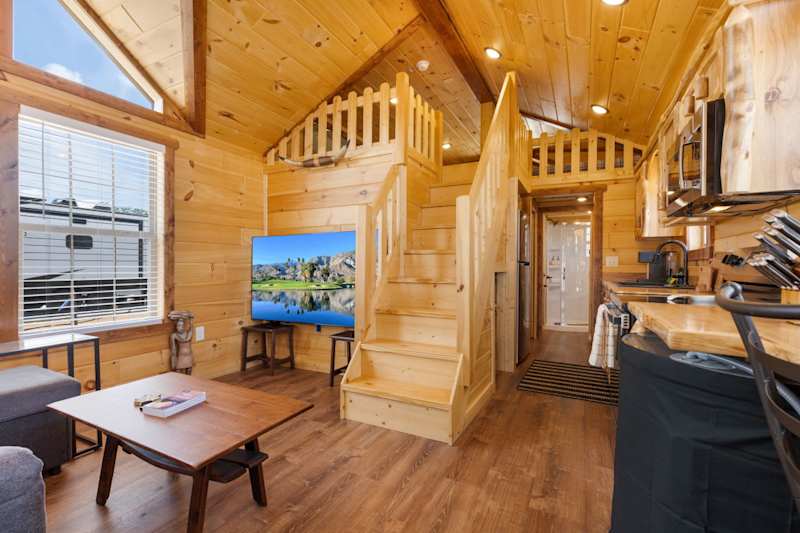 Firelight Cabin | Loft + 2 Baths | Sleeps 8