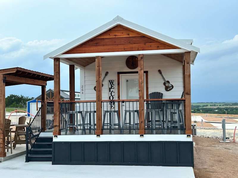 Comfortably In - Concert | Loft + Fire Pit | Sleeps 8